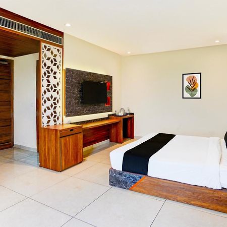 The Frist Collection Hotel New Delhi Buitenkant foto