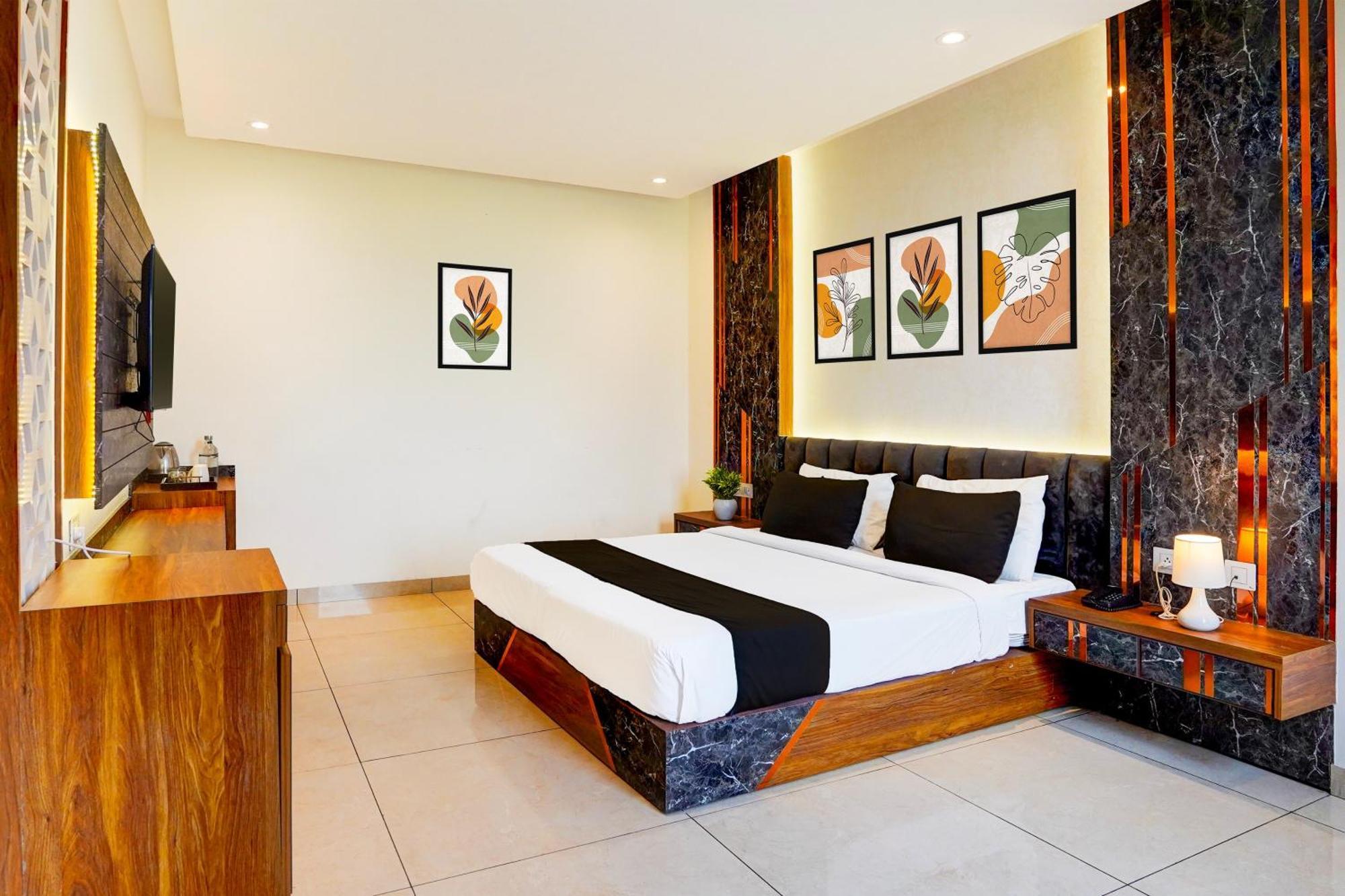 The Frist Collection Hotel New Delhi Buitenkant foto