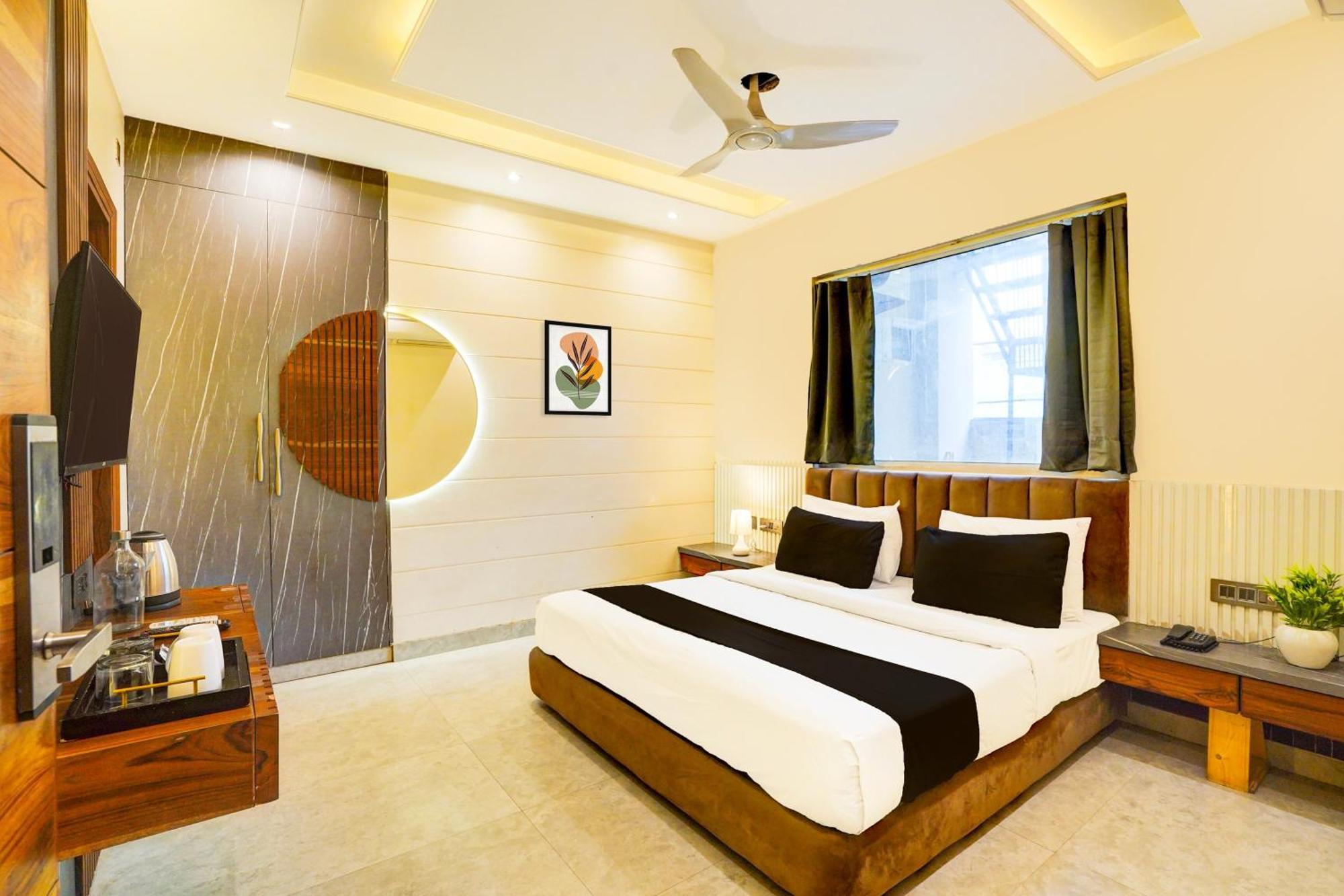 The Frist Collection Hotel New Delhi Buitenkant foto