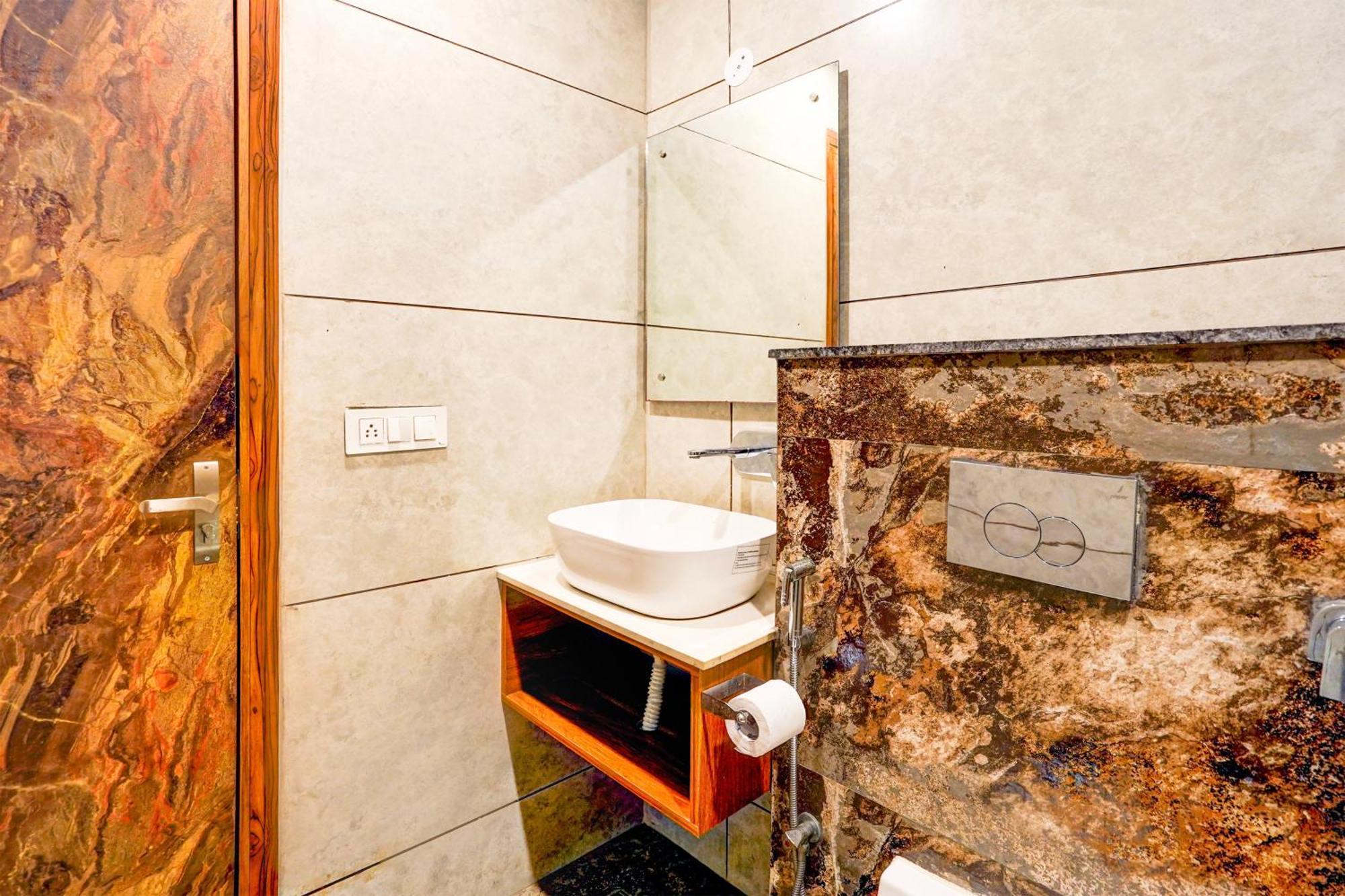 The Frist Collection Hotel New Delhi Buitenkant foto