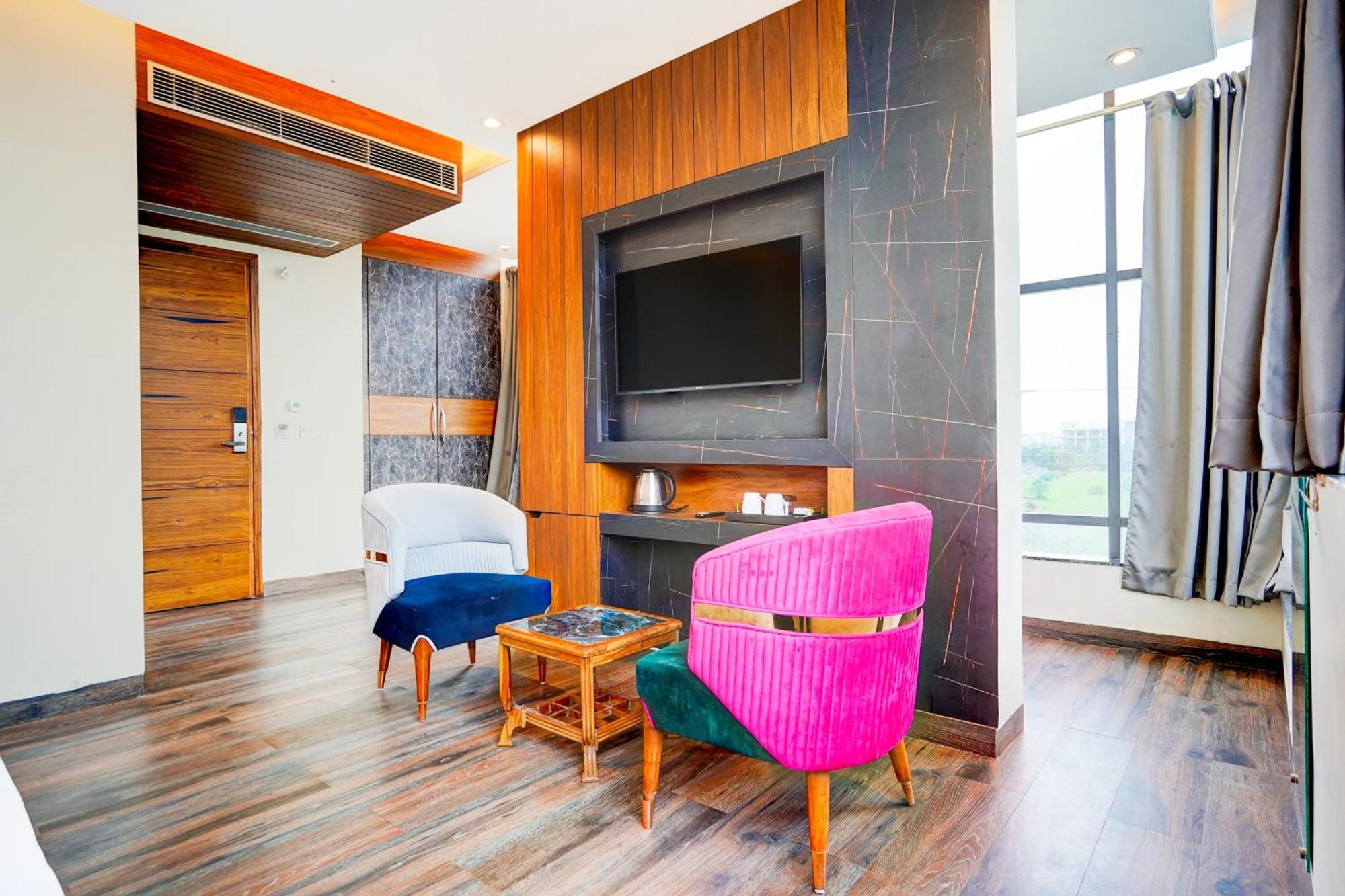 The Frist Collection Hotel New Delhi Buitenkant foto