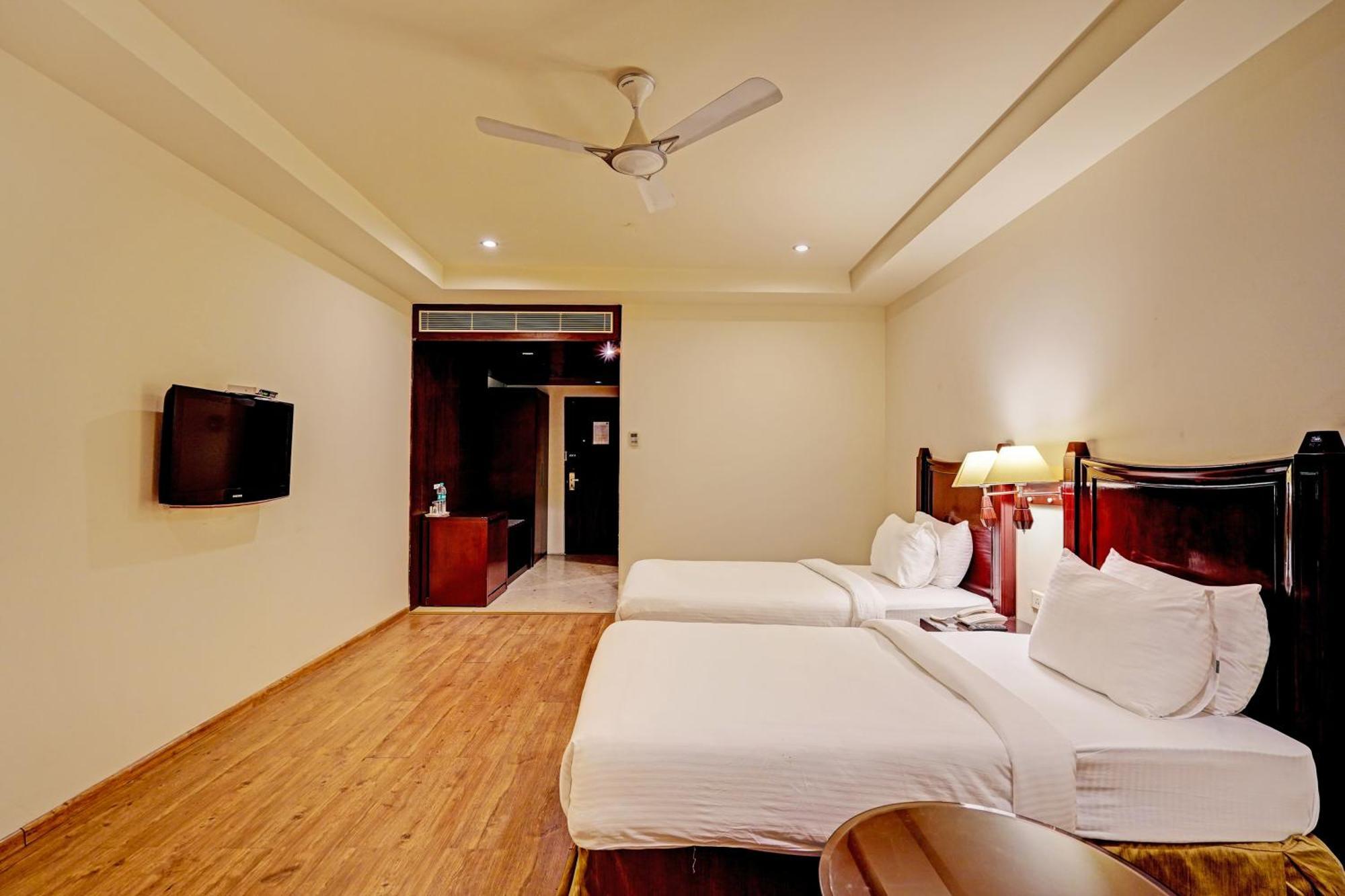 The Frist Collection Hotel New Delhi Buitenkant foto