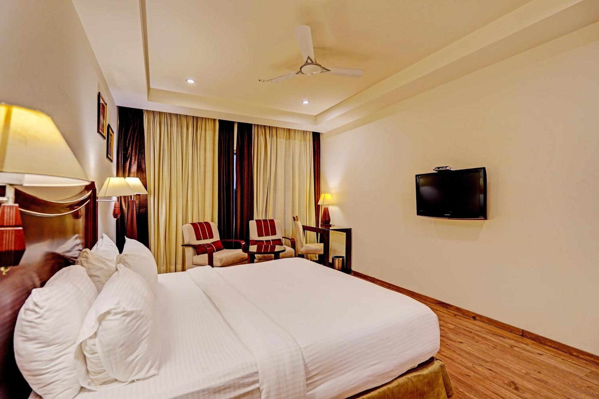 The Frist Collection Hotel New Delhi Buitenkant foto