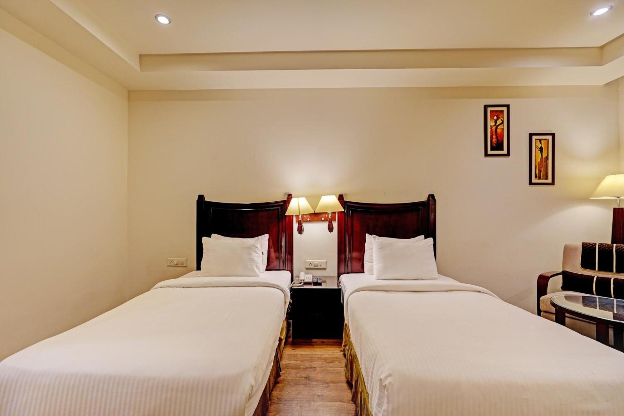 The Frist Collection Hotel New Delhi Buitenkant foto