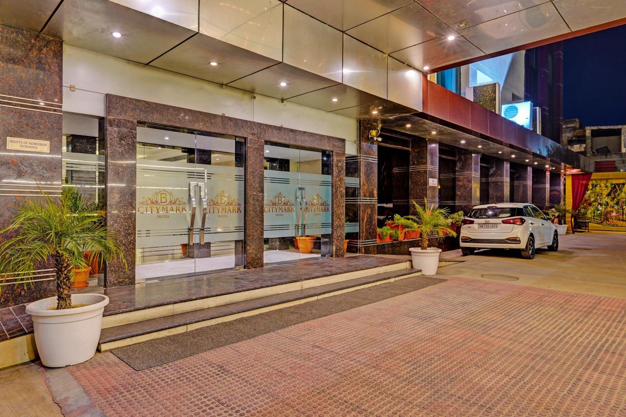 The Frist Collection Hotel New Delhi Buitenkant foto