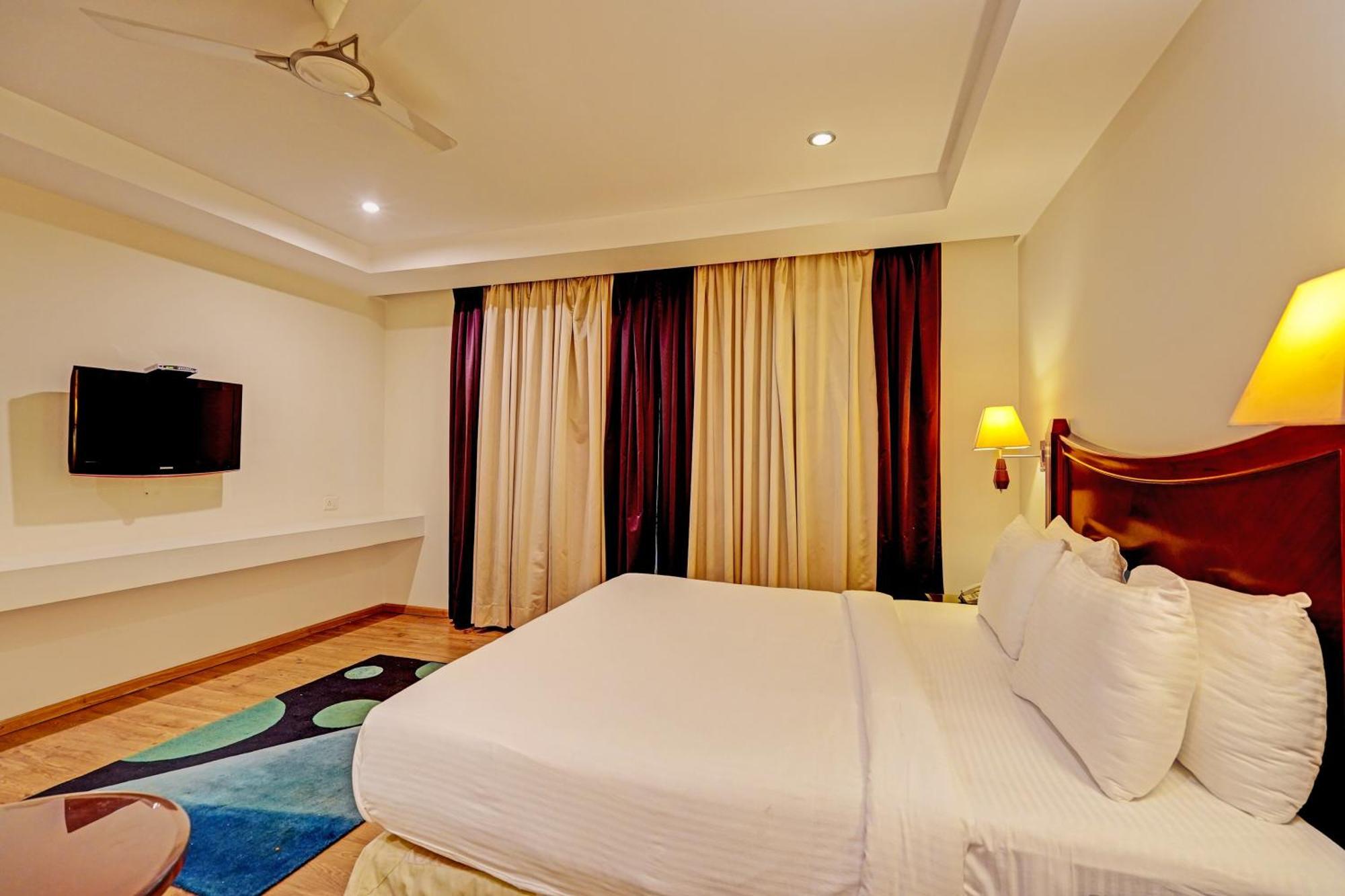 The Frist Collection Hotel New Delhi Buitenkant foto