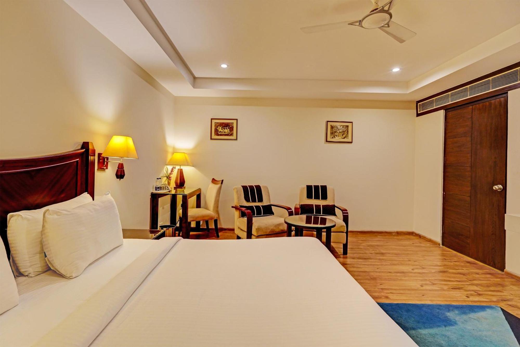 The Frist Collection Hotel New Delhi Buitenkant foto