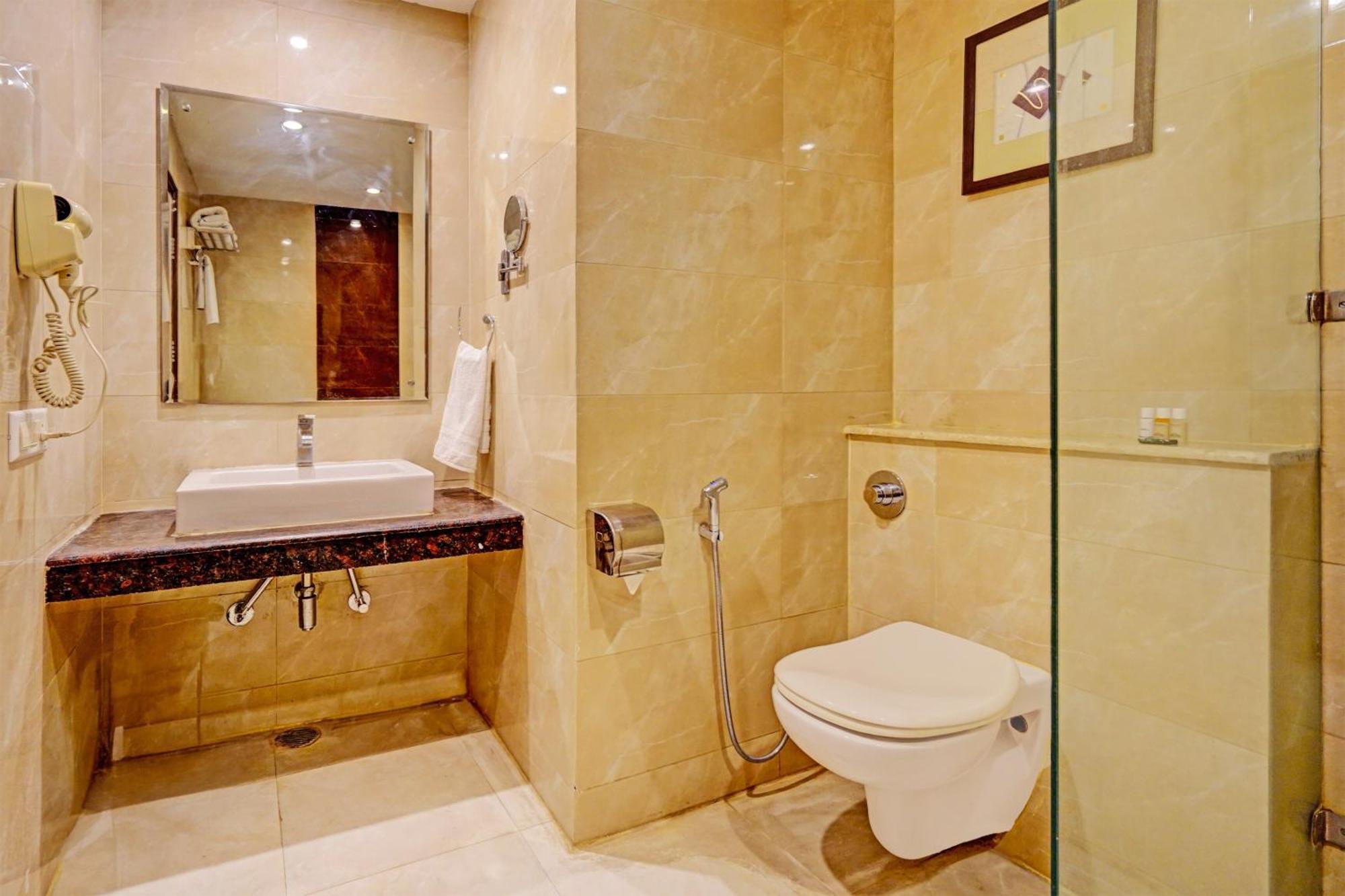The Frist Collection Hotel New Delhi Buitenkant foto